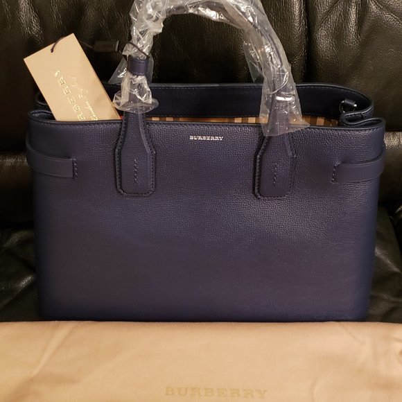 Burberry Medium Banner in Leather & Vintage Check - Picture 5 of 8